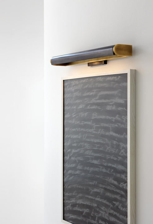 David 24" Art Light, a premium Picture light by Visual Comfort. Close - up image of its design.