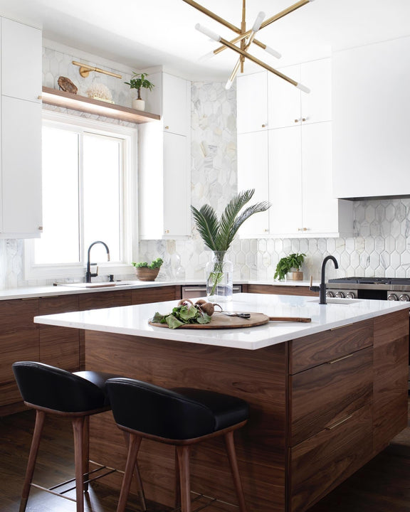 Barrett 24" Picture Light, a premium Picture light by Visual Comfort & Co. Close - up image of its design.