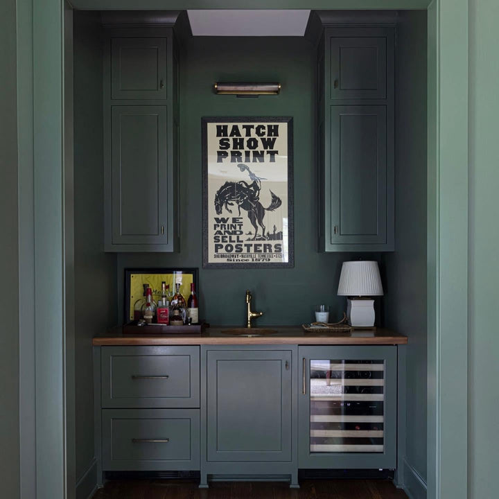 David 18" Art Light, a premium Picture light by Visual Comfort & Co. Close - up image of its design.