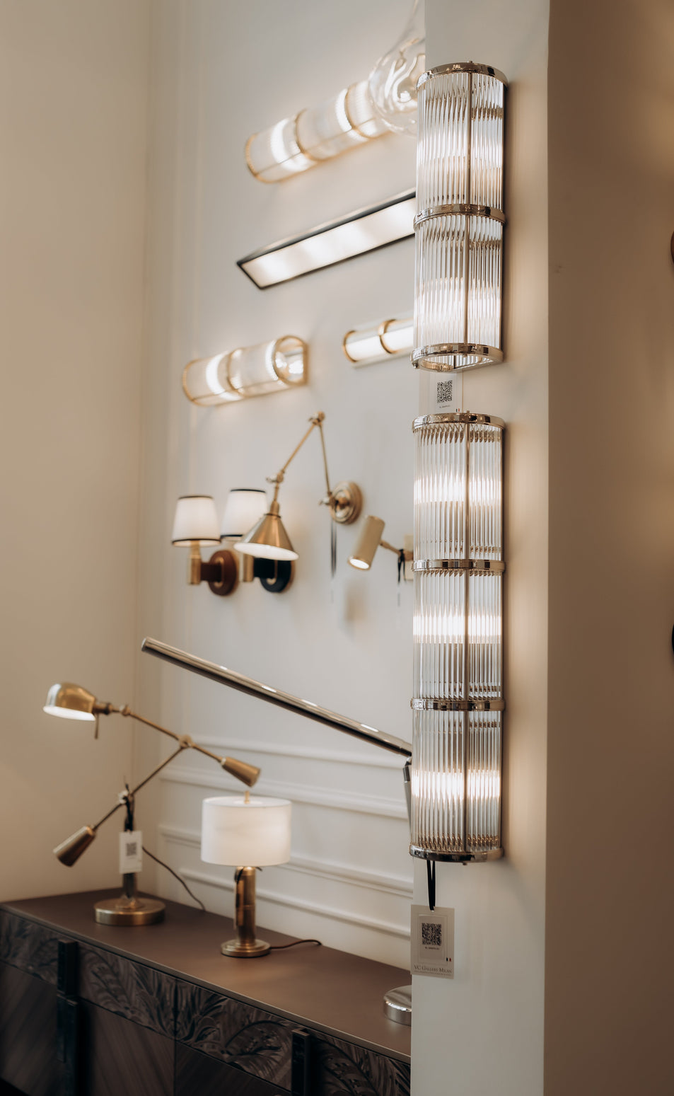 Allen Medium Linear Sconce, a premium Bath light by Visual Comfort & Co. Close - up image of its design.