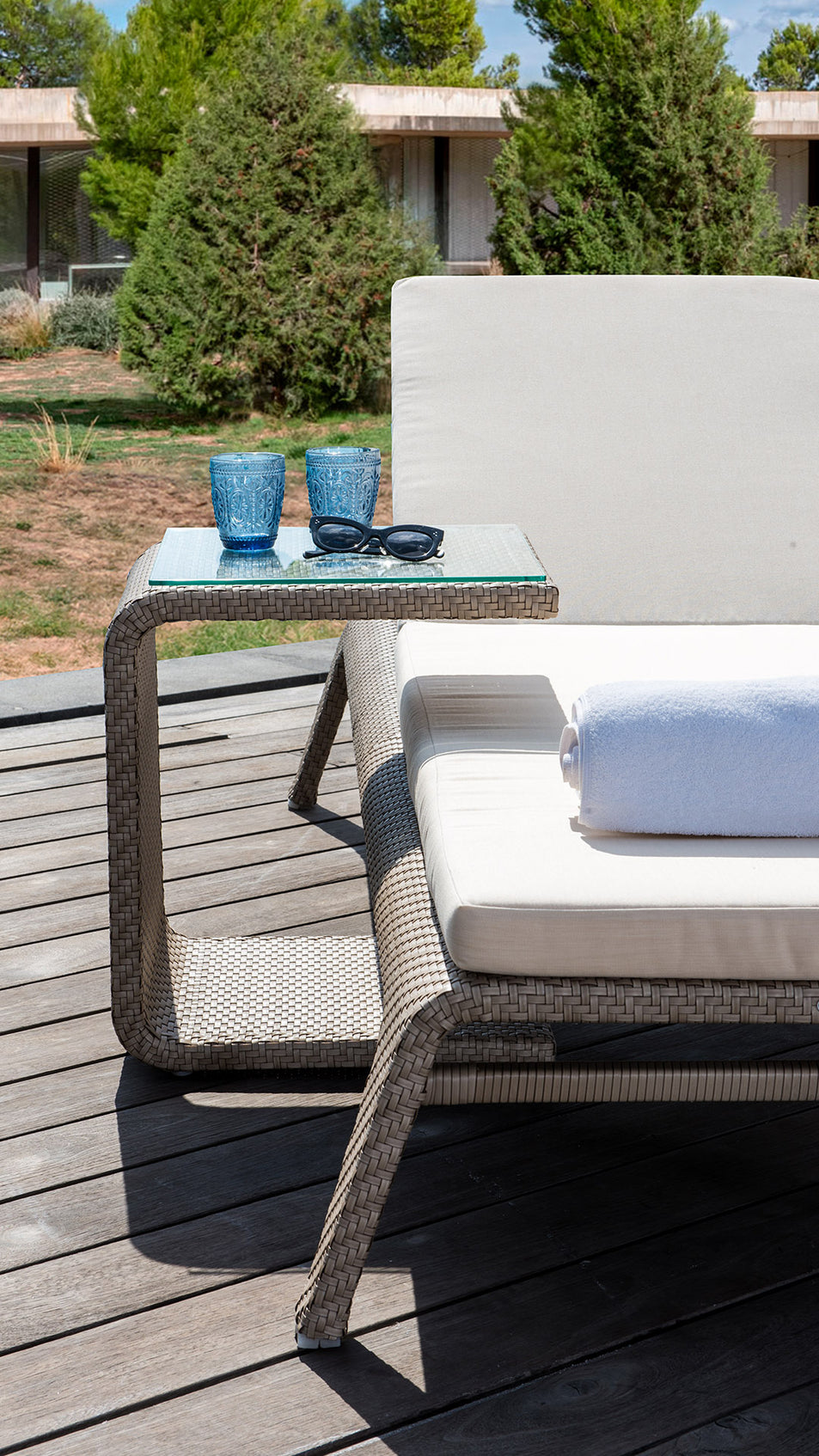 Journey Auxiliary Table 46x41