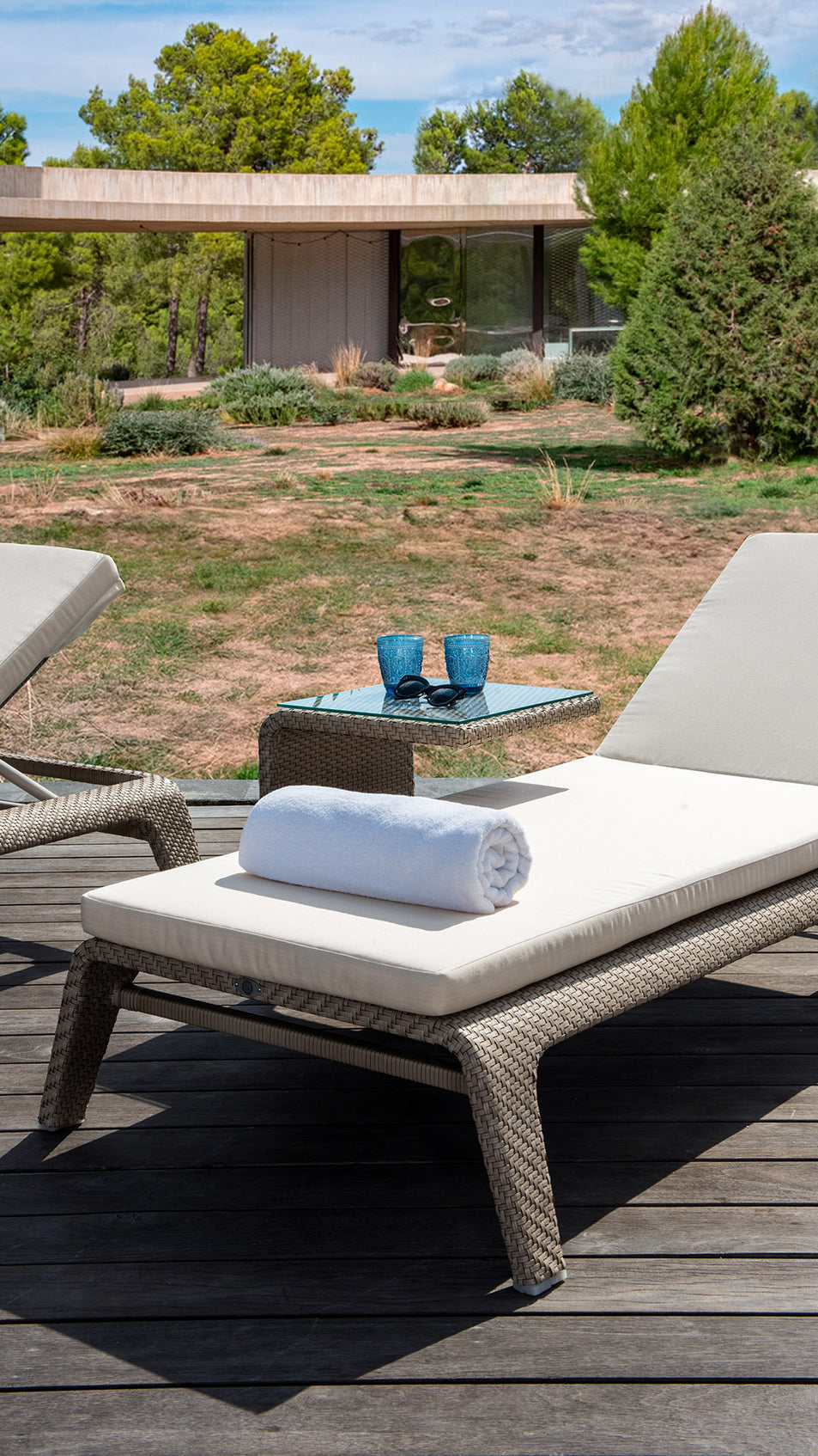 Journey Auxiliary Table 46x41