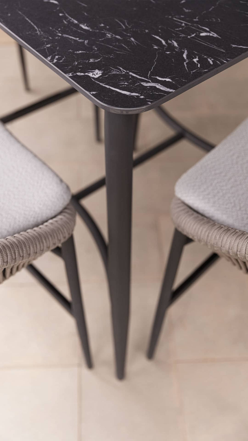 Rodona Barstool