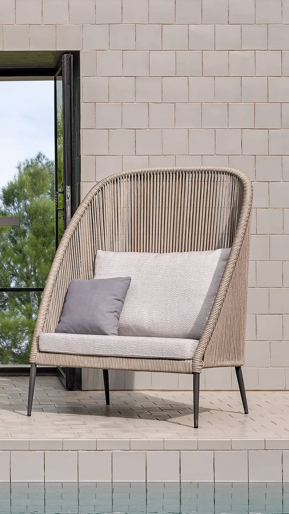 Rodona High Armchair