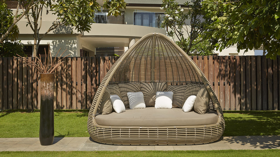 Shade Daybed