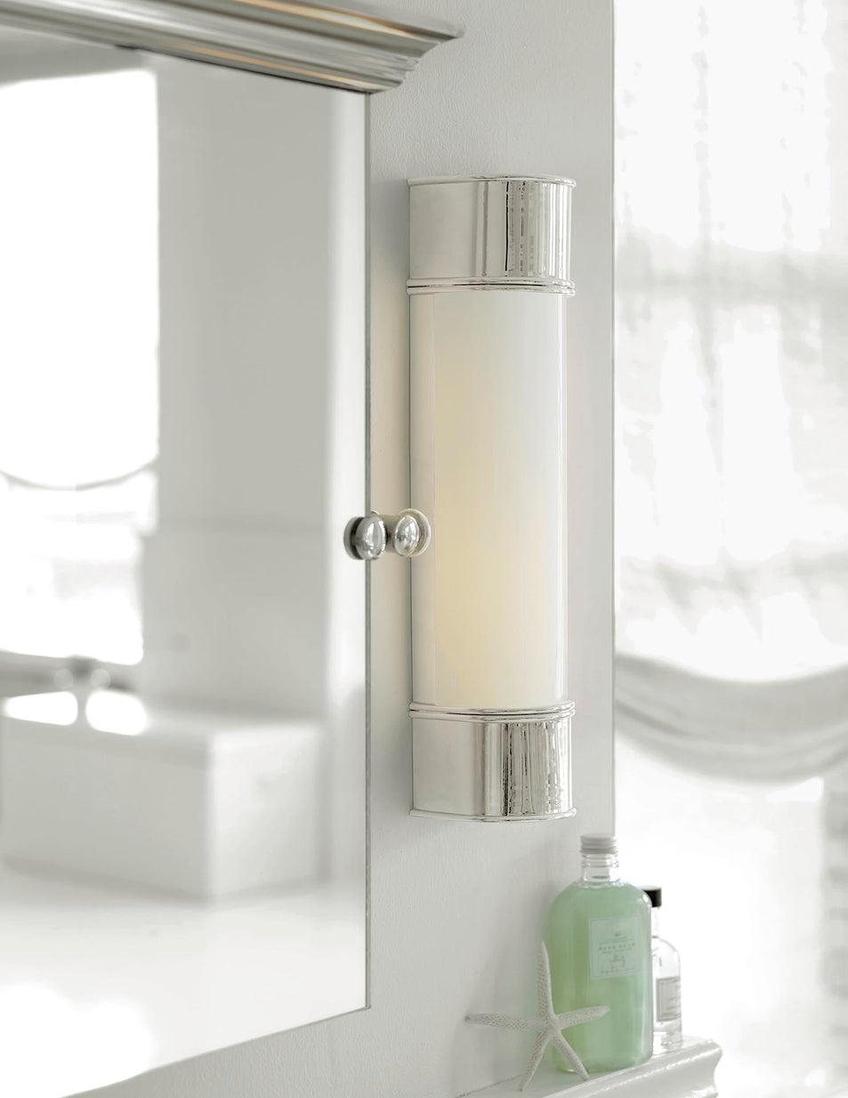 Oxford 18" Bath Sconce, a premium Bath light by Visual Comfort. Close - up image of its design.