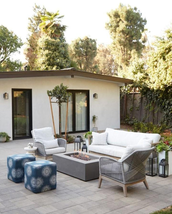 Fresno Framed Short Sconce, a premium Wall light by Visual Comfort & Co. Close - up image of its design.