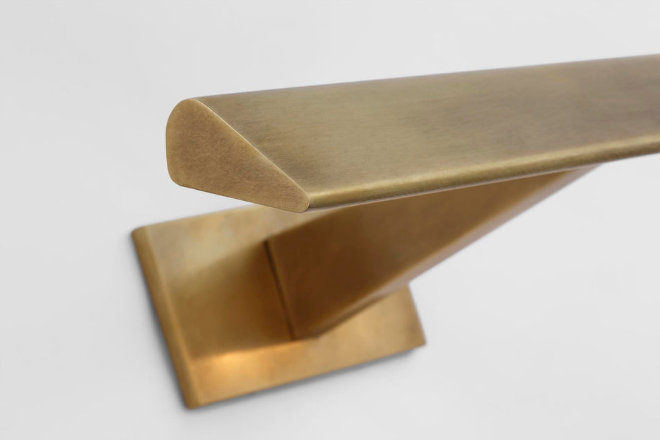 Petrel 18" Picture Light in Hand-Rubbed Antique Brass