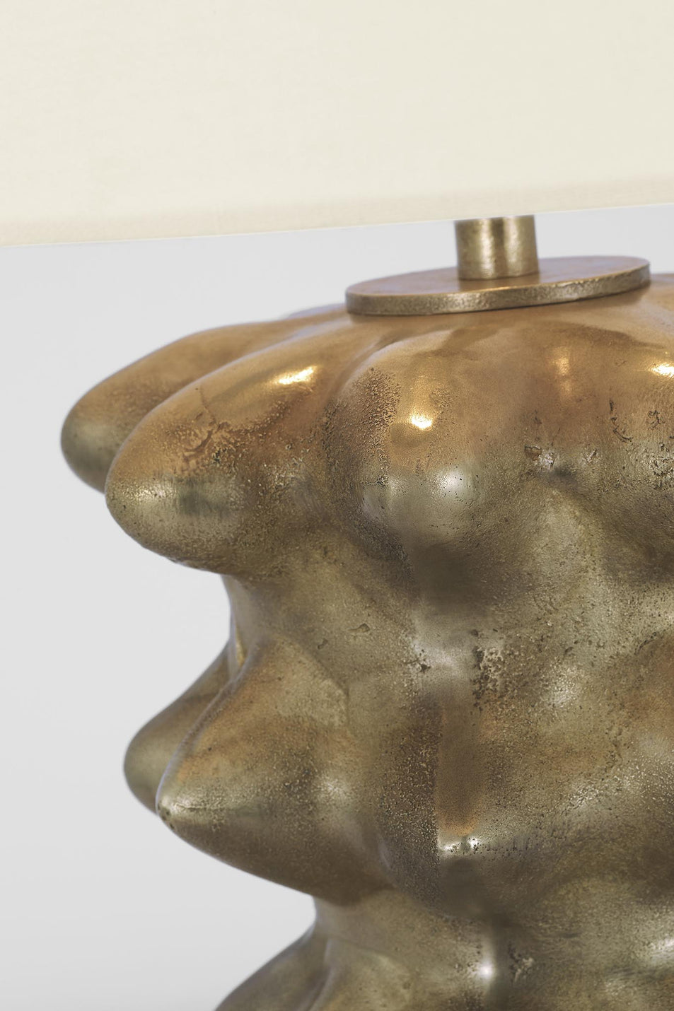 Luxor Medium Table Lamp in Museum Brass with Linen Shade