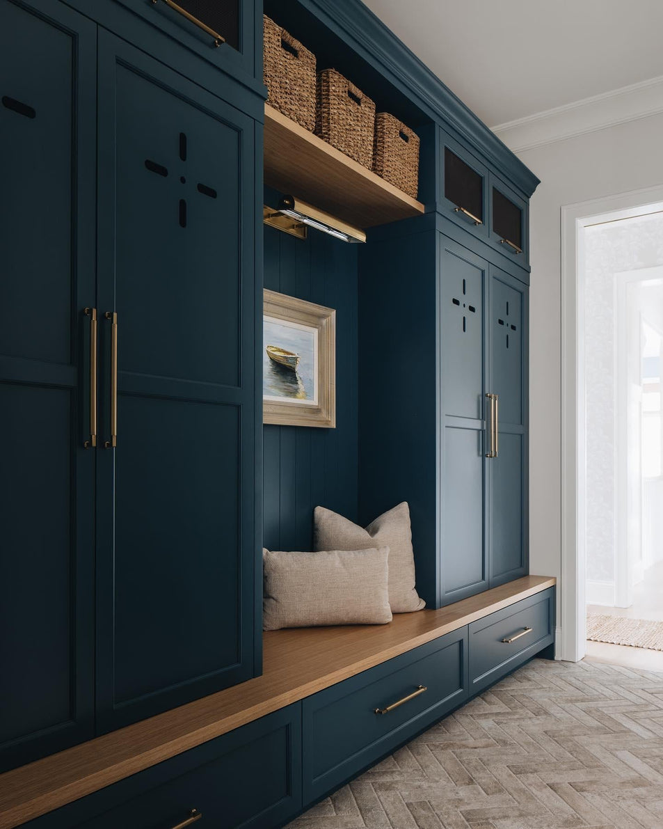 Dean 18" Picture Light, a premium Picture light by Visual Comfort & Co. Close - up image of its design.