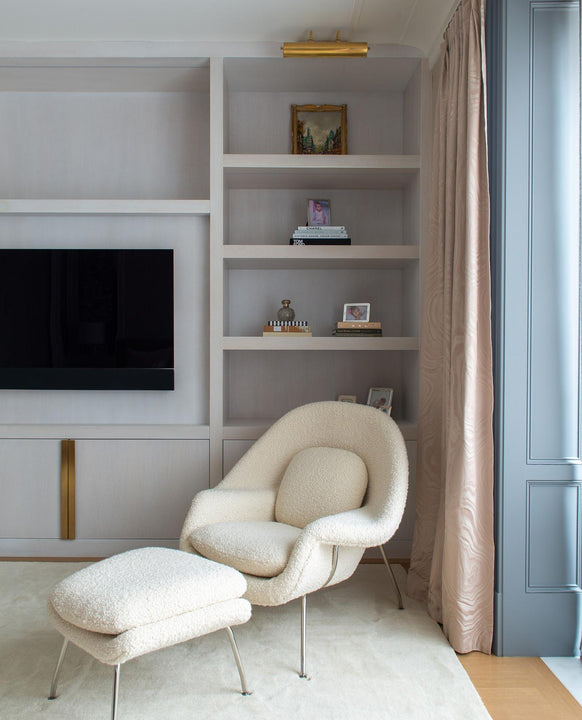 Dean 18" Picture Light, a premium Picture light by Visual Comfort & Co. Close - up image of its design.