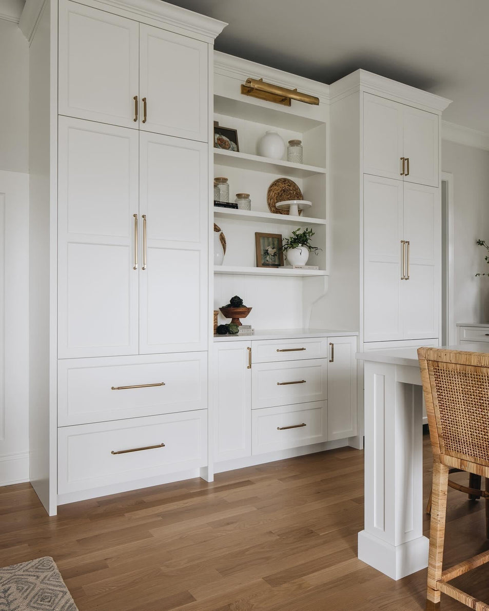 Dean 24" Picture Light, a premium Picture light by Visual Comfort & Co. Close - up image of its design.