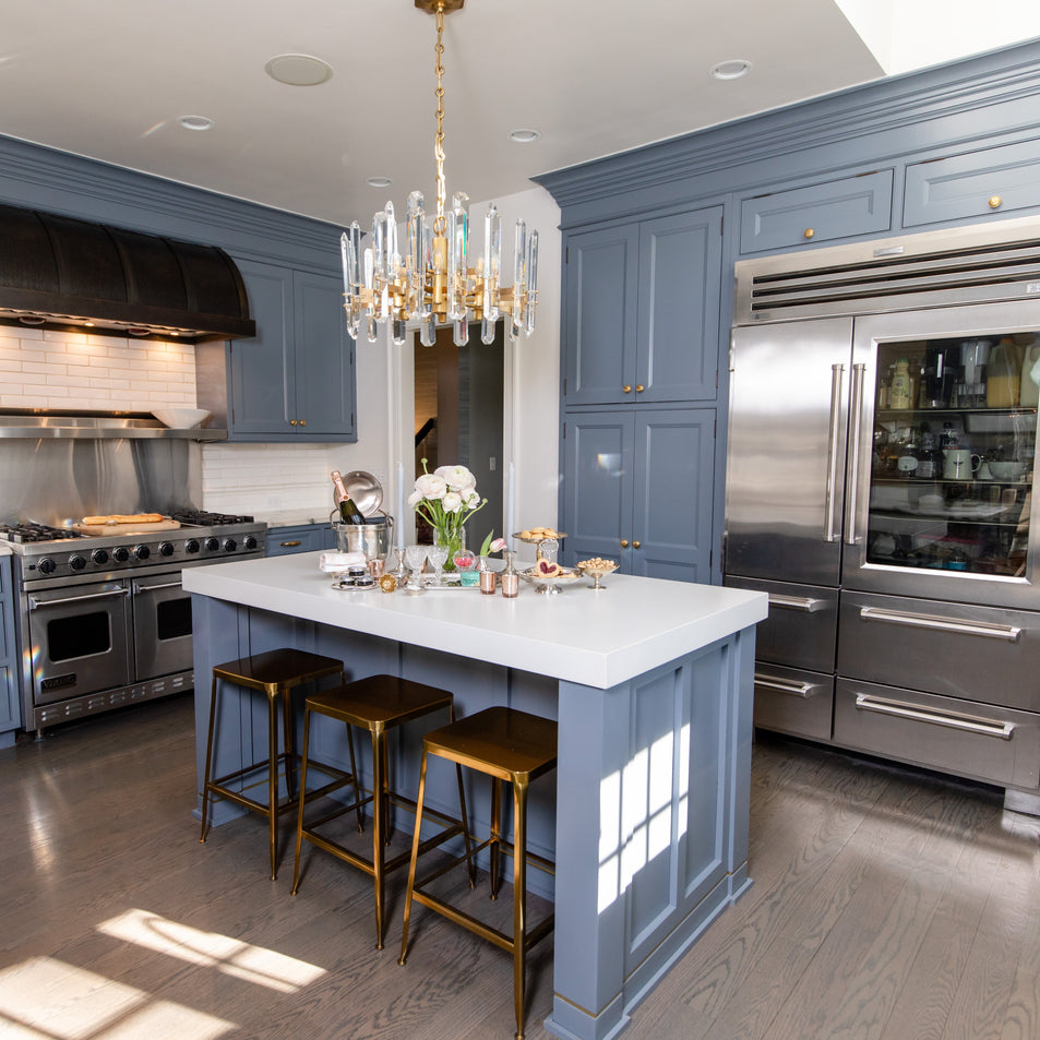 Bonnington Chandelier, a premium Chandelier light by Visual Comfort & Co. Close - up image of its design.