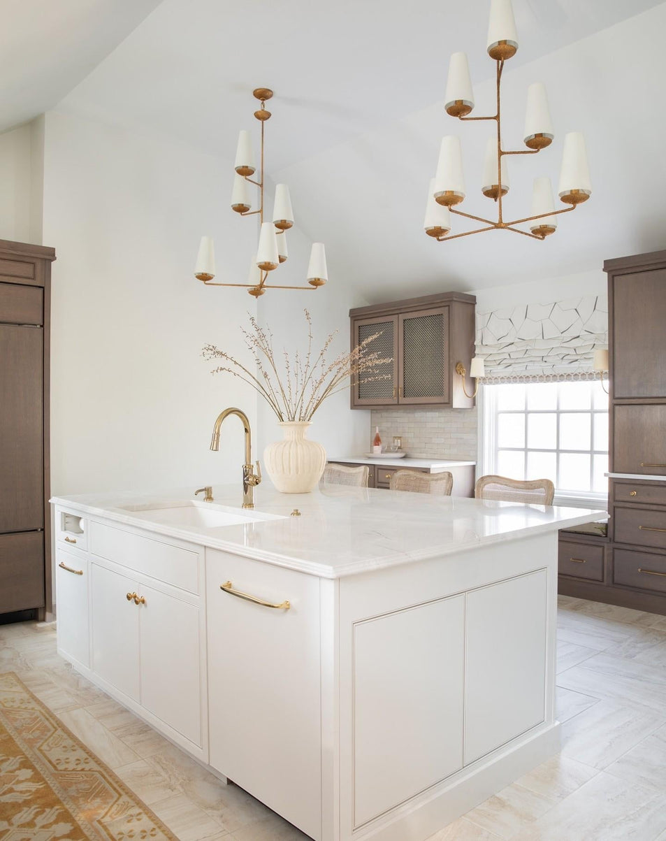 Fontaine Vertical Chandelier, a premium Chandelier light by Visual Comfort & Co. Close - up image of its design.