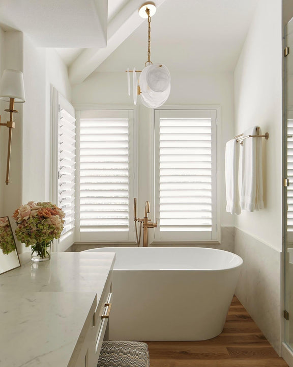 Loire Petite Chandelier, a premium Chandelier light by Visual Comfort & Co. Close - up image of its design.