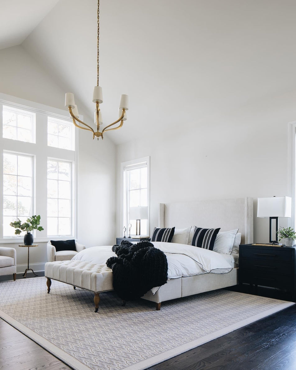 Ruhlmann Large Chandelier, a premium Chandelier light by Visual Comfort & Co. Close - up image of its design.