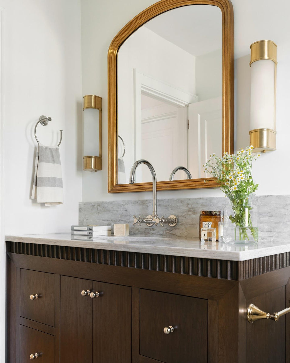 Oxford 18" Bath Sconce, a premium Bath light by Visual Comfort & Co. Close - up image of its design.