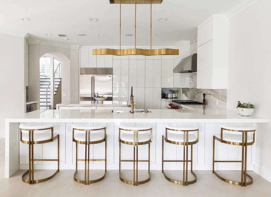 Avant Large Linear Pendant, a premium Linear light by Visual Comfort & Co. Close - up image of its design.