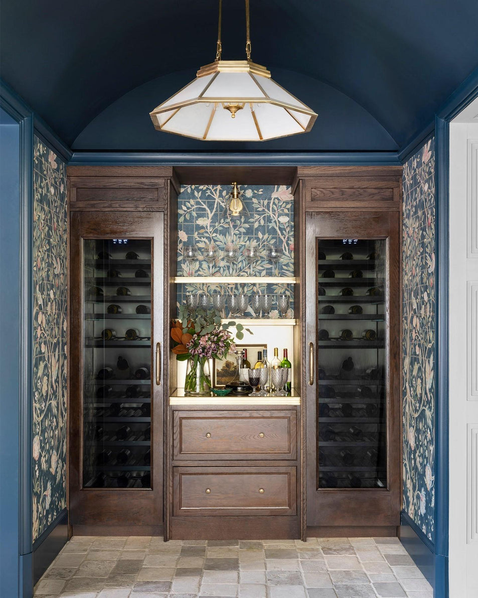 Rivington Medium Eight - Paneled Chandelier, a premium Chandelier light by Visual Comfort & Co. Close - up image of its design.