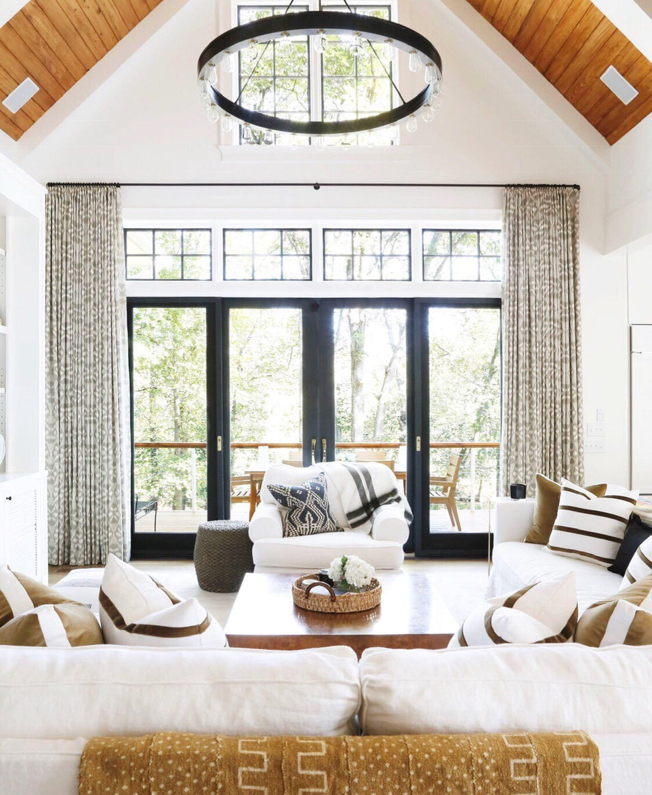 Roark 50" Modular Chandelier, a premium Chandelier light by Visual Comfort & Co. Close - up image of its design.