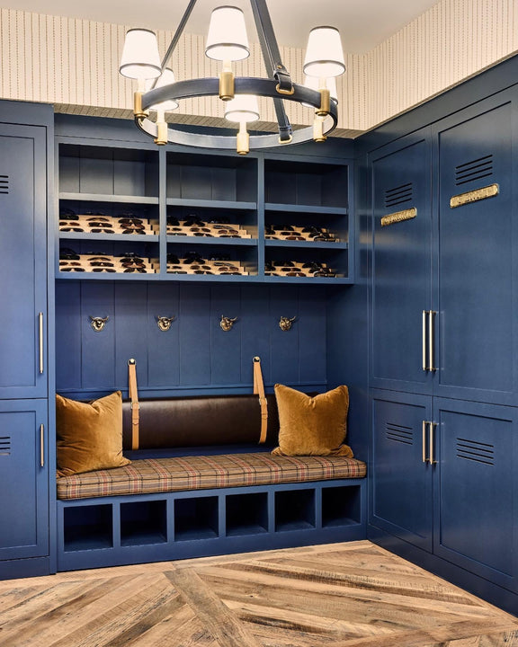 Riley Medium Ring Chandelier, a premium Chandelier light by Visual Comfort & Co. Close - up image of its design.