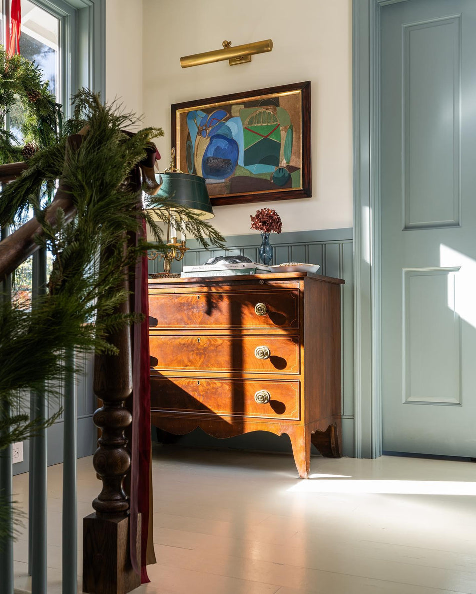 18" Cabinet Maker's Picture Light, a premium Picture light by Visual Comfort & Co. Close - up image of its design.