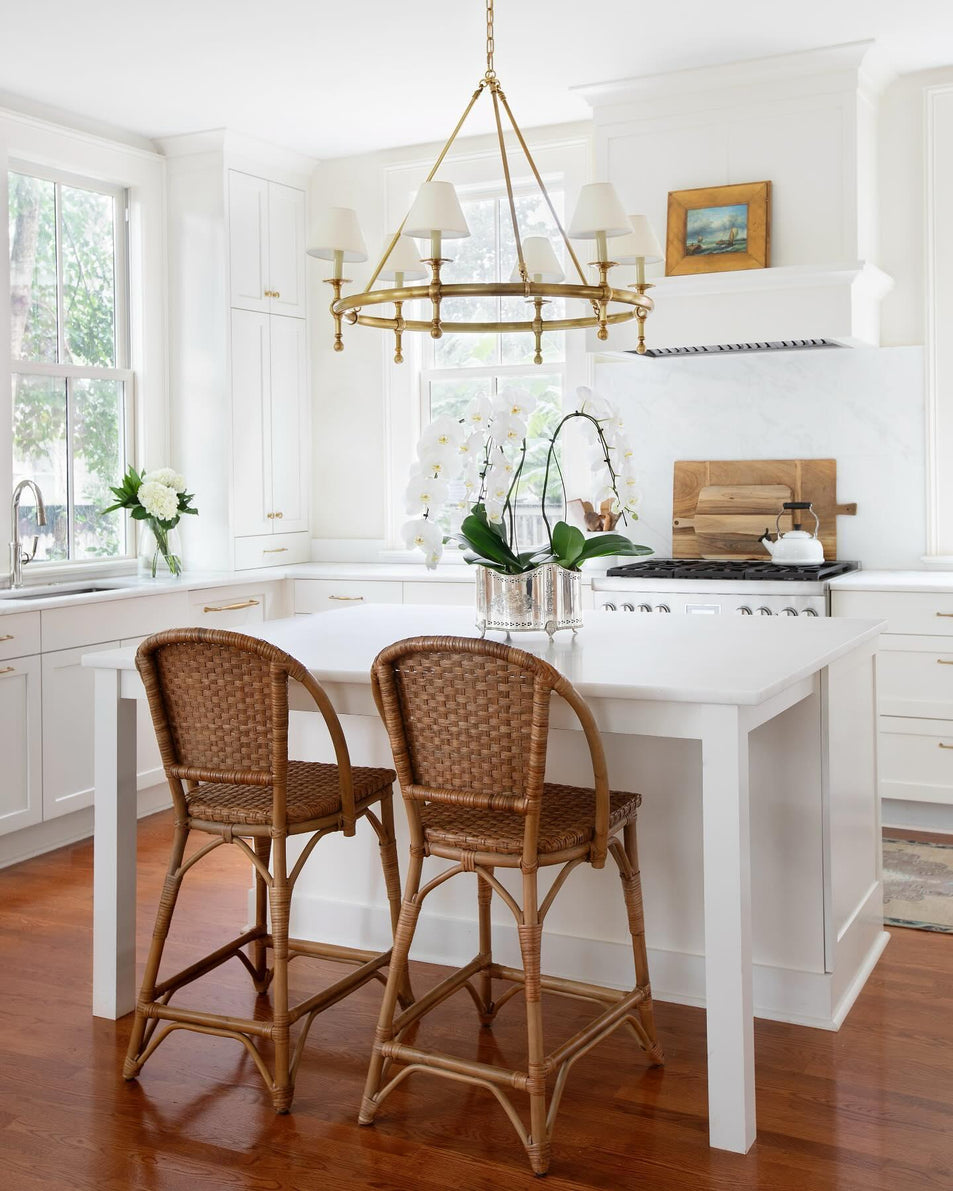 Classic Ring Chandelier, a premium Chandelier light by Visual Comfort & Co. Close - up image of its design.