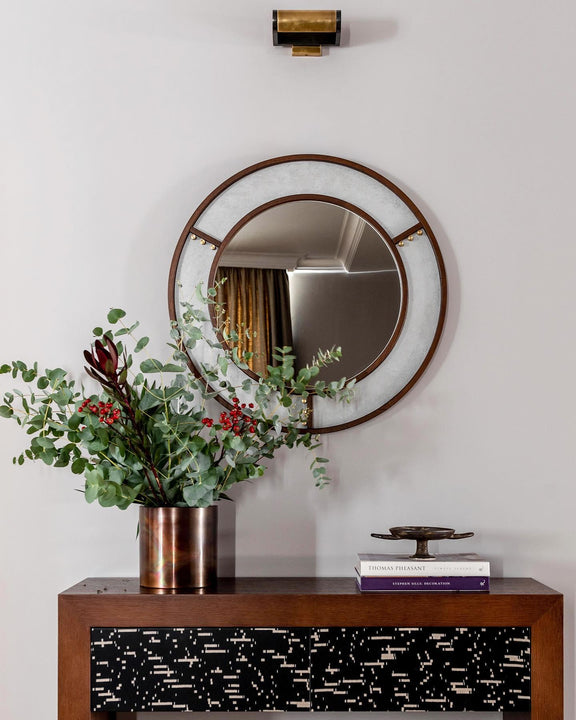 David 7" Art Light, a premium Picture light by Visual Comfort & Co. Close - up image of its design.