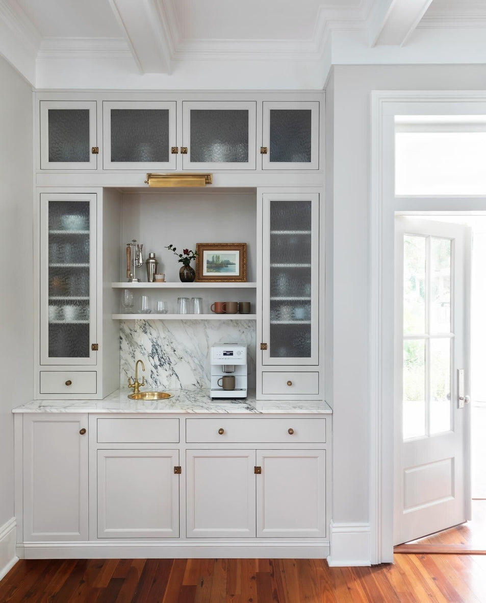 Library 16" Picture Light, a premium Picture light by Visual Comfort & Co. Close - up image of its design.