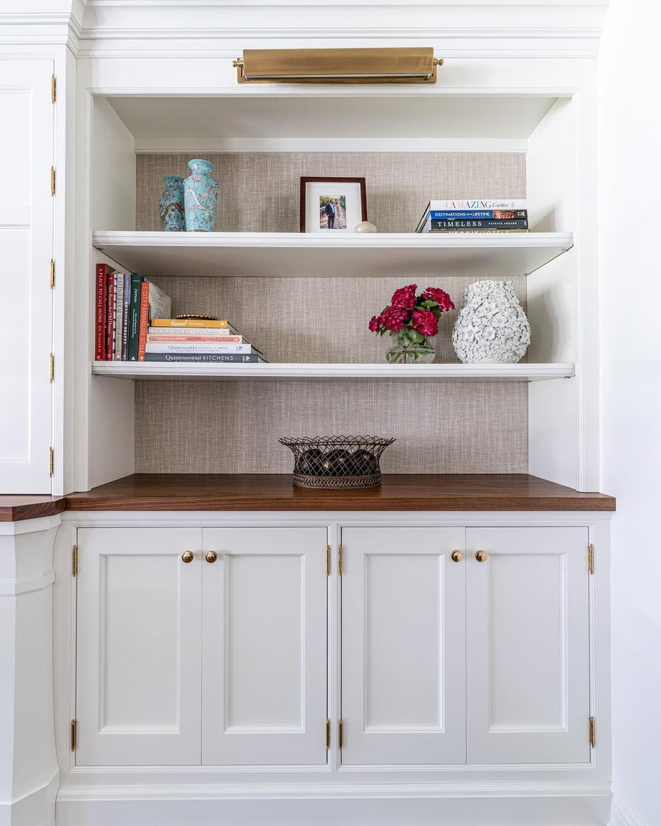 Library 16" Picture Light, a premium Picture light by Visual Comfort & Co. Close - up image of its design.