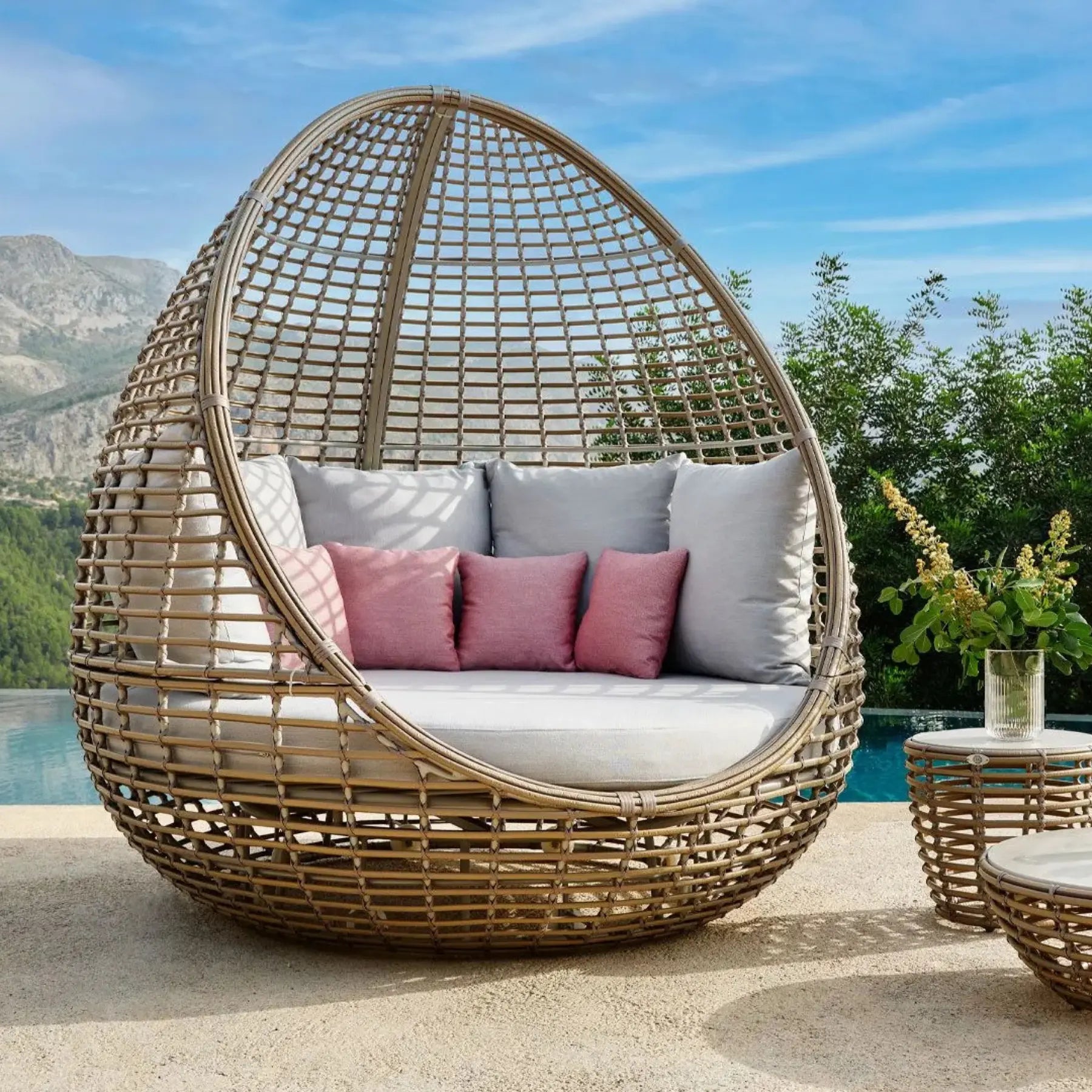 lounge-daybeds outdoor-furniture 