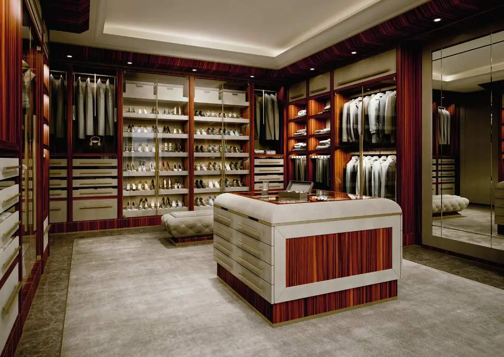 Miami — Walk-in closet · rosewood and nubuck